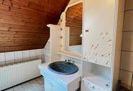 Zweifamilienhaus in ruhiger Alleinlage mit hervorragender Raumaufteilung und modernisiertem Erdgeschoss