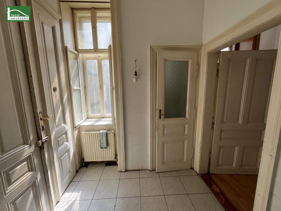 LEERSTEHENDE UND RENOVIERUNGSBEDÜRFTIGE WOHNUNG IN GEPFLEGTEM ALTBAU! LIFTBENÜTZUNG INKLUSIVE!
