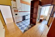 Entzückende Altbauwohnung mit Sanierungsbedarf! Balkon optional möglich! Grüner Innenhof + Ruhelage + Schönes Altbauhaus! Jetzt selbst gestalten und einziehen!