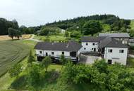 Ehemaliges Bauernhaus mit Nebengebäude und Grund