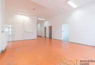 Geräumiges Büro mit großzügiger Lager-/Archivfläche und Parkplätze in Traun zu vermieten!