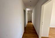 Stilvoll wohnen am Rooseveltplatz: 4-Zimmer-Dachgeschoss mit Terrasse