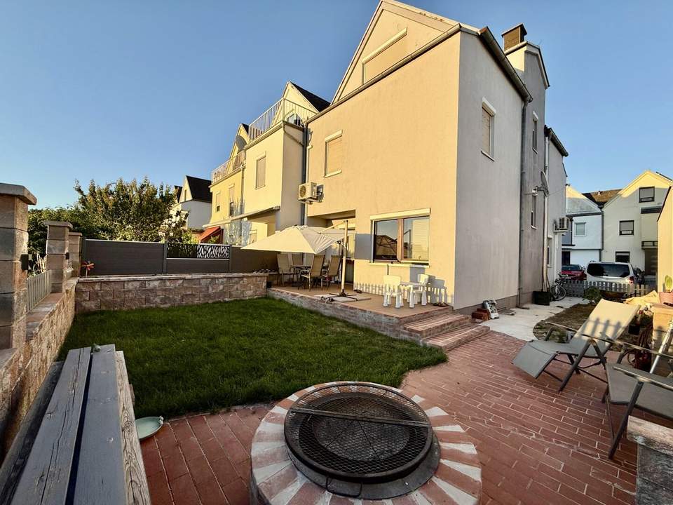 FAMILIEN-TRAUM ! GROSSES ECKREIHENHAUS IN SEHR GUTER LAGE