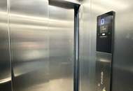 Neuwertige barrierefreie Wohnung mit Potenzial für 3 Zimmer, Südbalkon, Lift und Parkplatz!