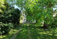 Wohnhaus mit uneinsehbarem großen Garten im Zentrum von Kilb