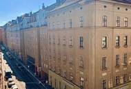 HELL UND SEHR GROSSZÜGIG - HOCHWERTIG SANIERTE 5-ZIMMER-WOHNUNG MIT BALKON IM 5. LIFTSTOCK