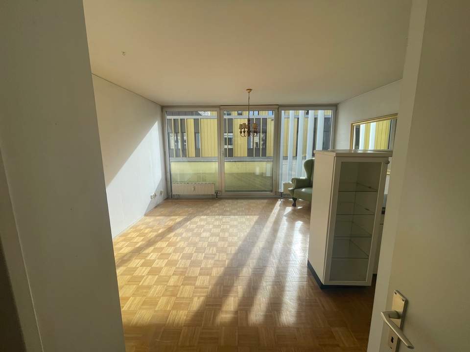 Zentral gelegene 2 - Zimmerwohnung mit Loggia nahe MUMUTH und Stadtpark