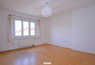 Sanierungsbedürftige 2-Zimmer-Wohnung in zentraler Lage mit Blick auf die Herz-Jesu-Kirche