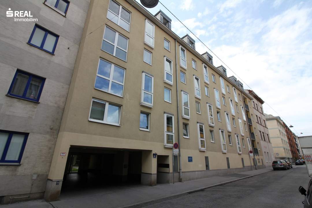 Gargenplatz: Breite ca. 2,4 m / Tiefe ca. 4,7 m / Durchfahrtshöhe ca. 2,25 m.