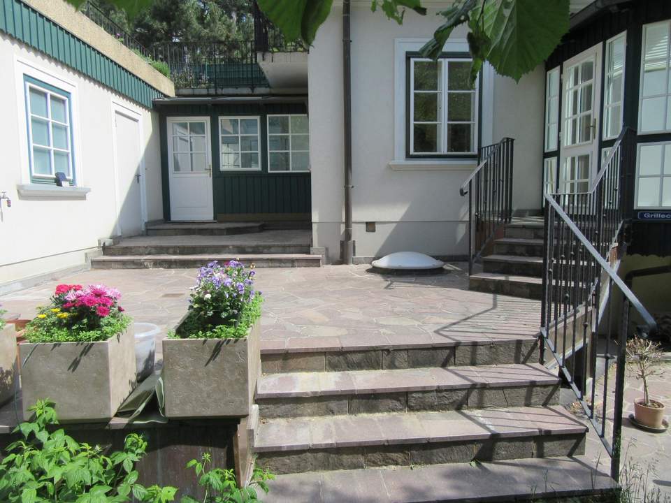 GRÜNRUHELAGE - GROSSZÜGIGES HAUS MIT TERRASSEN UND GARTEN–GESUNDES WOHNEN WIE IM URLAUB!