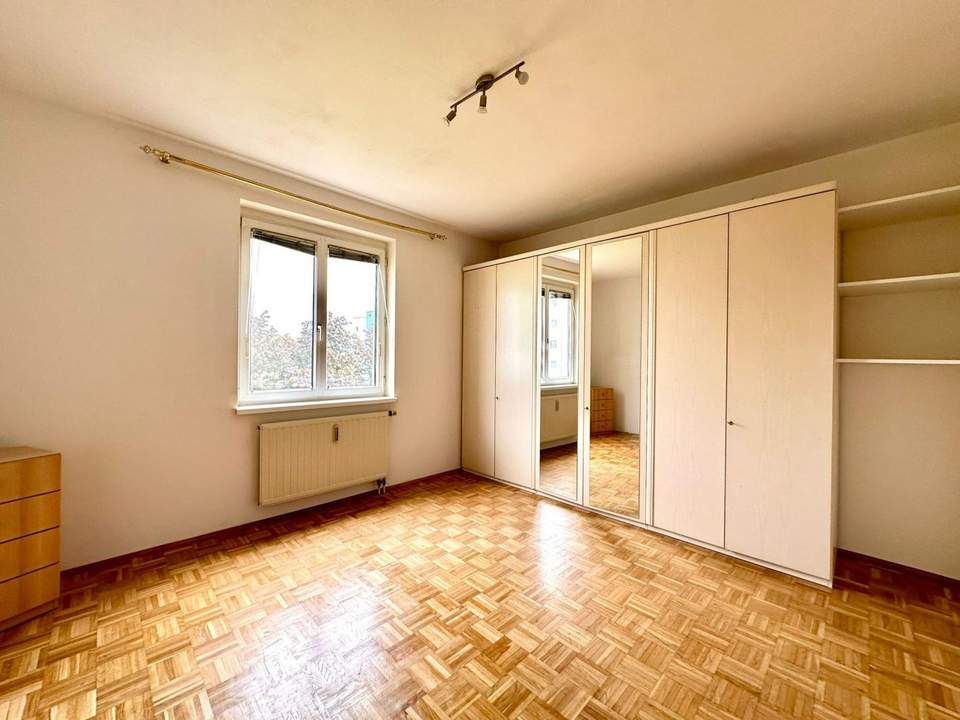 Top 3 Zimmer Wohnung, mit Loggia und Garagenstellplatz