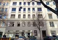 Erstbezug nach Sanierung: Schöne 3-Zimmer-Altbauwohnung mit Balkonmöglichkeit