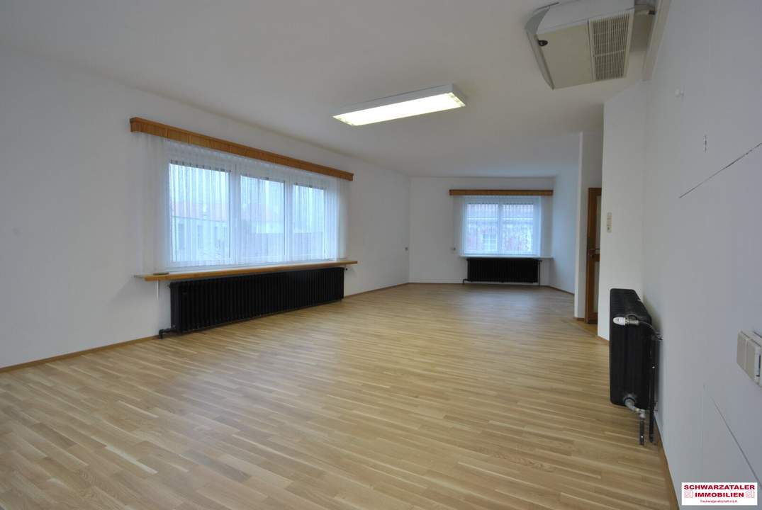 Provisionsfrei! Kanzlei/Büro/Agentur am Hauptplatz von Gloggnitz kombinieren!