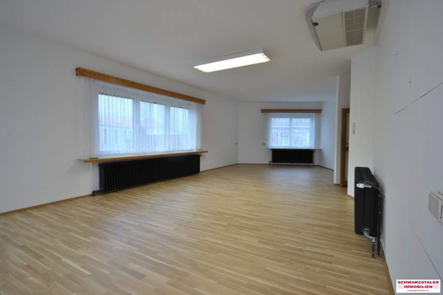 Provisionsfrei! Kanzlei/Büro/Agentur am Hauptplatz von Gloggnitz kombinieren!, Gewerbeobjekt-miete, 1.431,50,€, 2640 Neunkirchen