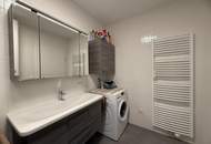 *** Hochwertig möbliert & top saniert: Stilvolle 74m²-Wohnung mit Loggia in ruhiger Lage + Carport ***