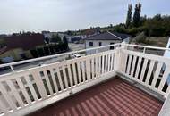 Gepflegte Dachgeschosswohnung in Schrick – Wohnkomfort mit Balkon, Keller und Parkplatz