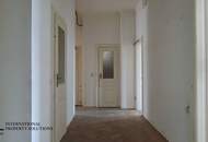 Sanierungsbedürftige, großzügige 4-Zimmer-Wohnung mit Loggia