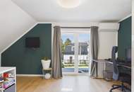 Einziehen & Wohlfühlen! Saniertes Einfamilienhaus mit Pool und Traumgarten