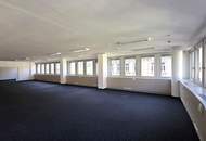 Moderne Bürofläche mit großem Besprechungsraum und Concierge-Service