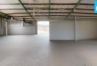 Gepflegtes Industrieobjekt mit Hallen, Büro- und Ausstellungsflächen in Hirm
