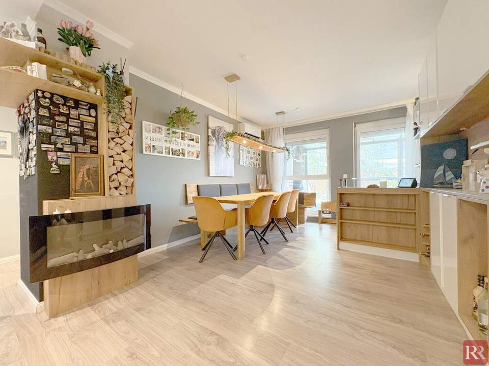 Moderne Dreizimmerwohnung mit Garten und zwei Parkplätzen, Badebiotop