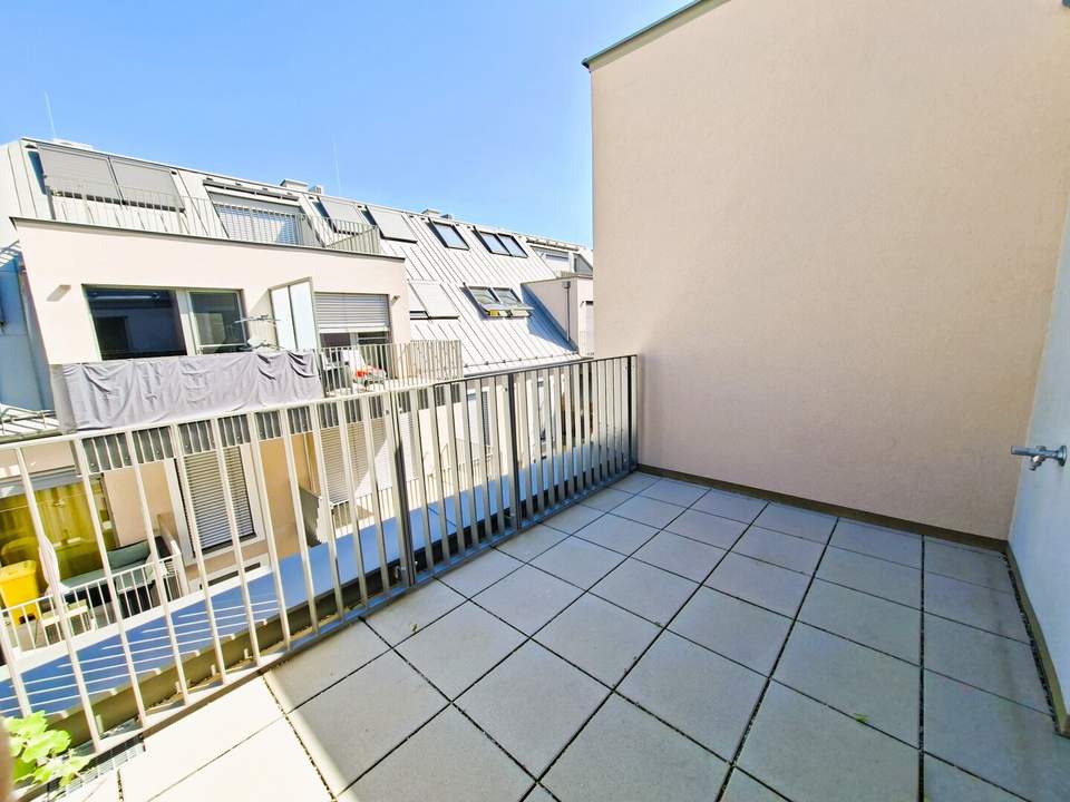 Großzügige 2 Zimmerdachgeschosswohnung + Terrasse in absoluter Ruhelage!! Tolle Lage - U1 Kagranerplatz! Nähe Alte Donau&amp;Donauzentrum!!