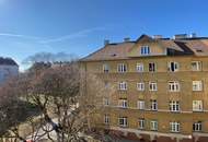 2 Zimmer-Wohnung ZUM SANIEREN, BLICK ins GRÜNE!