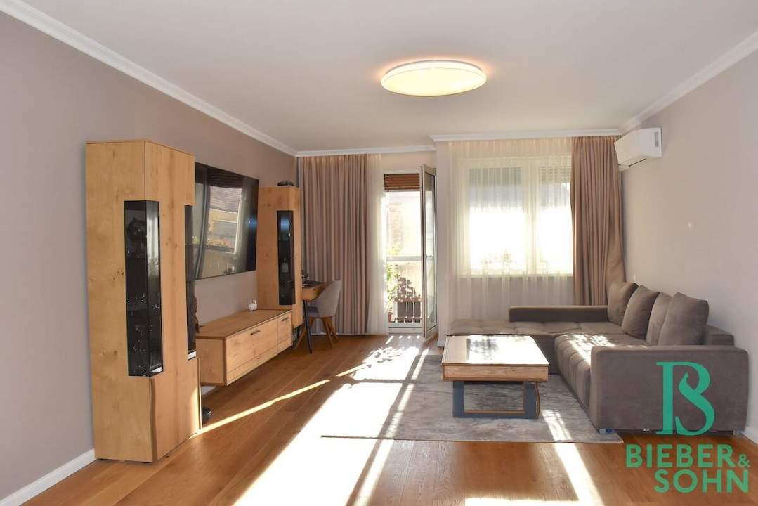 Außergewöhnlich elegante, teilklimatisierte 3-Zimmer Eigentumswohnung mit Loggia und PKW-Stellplatz