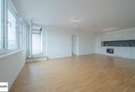 Helle 2 Zimmer Dachgeschosswohnung mit hofseitiger Terrasse - Abendsonne auf der eigenen Terrasse genießen! // ab 02/26 **VIDEO**