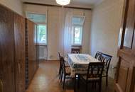 Streckhof in Moschendorf, 5 Zimmer, Wohnfläche 116 m², große Lagerflächen in den Nebengebäuden, 95.000 €
