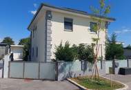 Modernes Energiesparhaus in Ruhelage mit Pool, ganztags sonnig