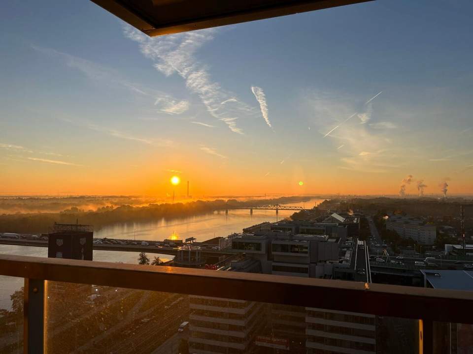 Luxus trifft Skyline - Wohnen auf höchstem Niveau 16. Etage im Marina Tower