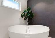 Beeindruckende Designer-Villa mit Pool und Poolhaus zum Soforteinzug!