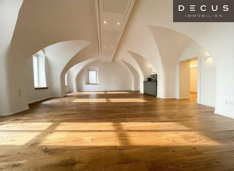 | ATTRAKTIVE BÜROFLÄCHE | 1. OG | ca. 90m² | VIELSEITIG NUTZBAR | 1 OFFENER BÜRORAUM | TEEKÜCHE | INNENSTADT| HAUPTPLATZ | TOP LAGE