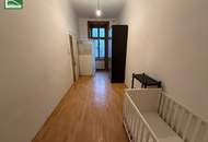 LEERSTEHEND! RENOVIERUNGSBEDÜRFTIGE WOHNUNG IN GEPFLEGTEM ALTBAU! LIFTBENÜTZUNG INKLUSIVE! SCHLAFZIMMER HOFSEITIG!