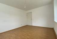 Außergewöhnliches 3-Zimmer-Familiendomizil im Grünen mit Erholungsfaktor und perfekter Infrastruktur! Helle Räume, modernes Bad und praktischer Hauswirtschaftsraum inklusive!