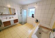 Einfamilienhaus mit großem Garten und Schwimmteich