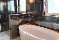 Exklusives Penthouse mit Hotelambiente – Hallenbad, Spa-Bereich, Partykeller und uneinsehbarer Dachterrasse