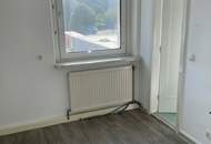 Familienfreundliches Wohnen in Perg: Gepflegte 3-Zimmerwohnung in ruhiger Umgebung und zentral gelegen mit allen Annehmlichkeiten direkt vor der Haustür! Jetzt mit KI-gestützter Visualisierung!