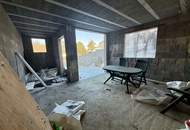 Raum für Visionäre und Bastler: Charmantes Stadthaus mit Potenzial, XXL-Stadl &amp; uneinsehbarem Garten