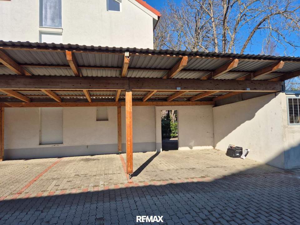 Überdachter PKW-Stellplatz im Zentrum von Ebreichsdorf – zu vermieten