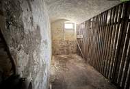 Altbau-Villa mit prunkvoller Fassade in Knittelfeld zur Sanierung mit Garten und Parkplatzmöglichkeiten