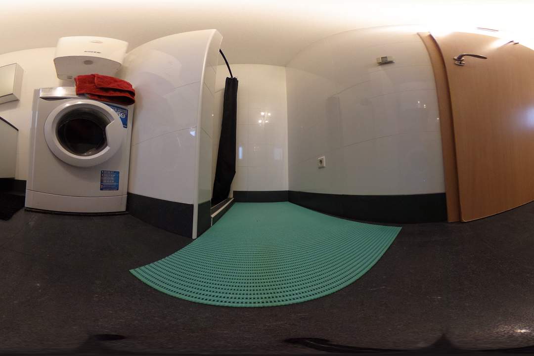 Einfamilienhaus neuwertig große Garage mit Lagerraum, Garten