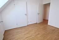 WASAGASSE, FERNBLICK, sonniges 92 m2 Dachgeschoß mit 6 m2 Balkon, 3 Zimmer, Wohnküche, 2 Bäder, Parketten, Hofruhelage