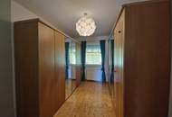 ZWEI WOHNHÄUSER - TRAUMHAFTER BUNGALOW UND KLEINES SOMMERHAUS SAMT PARKÄHNLICHEM GARTEN MIT HERRLICHEM ALTBAUMBESTAND