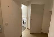 Ihr grünes Wohnzimmer: 2 Zimmer mit Terrasse und eigenem Garten! Teilsanierung notwendig!