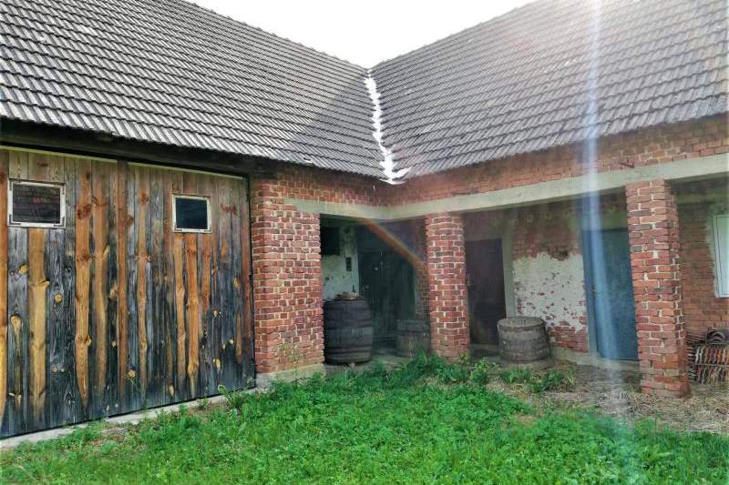 Bauplätze mit großzügigem landwirtschaftlichen Gebäude (150m²) in herrlicher Lage mit Traumausblick!, Haus-kauf, 475.000,€, 8380 Jennersdorf