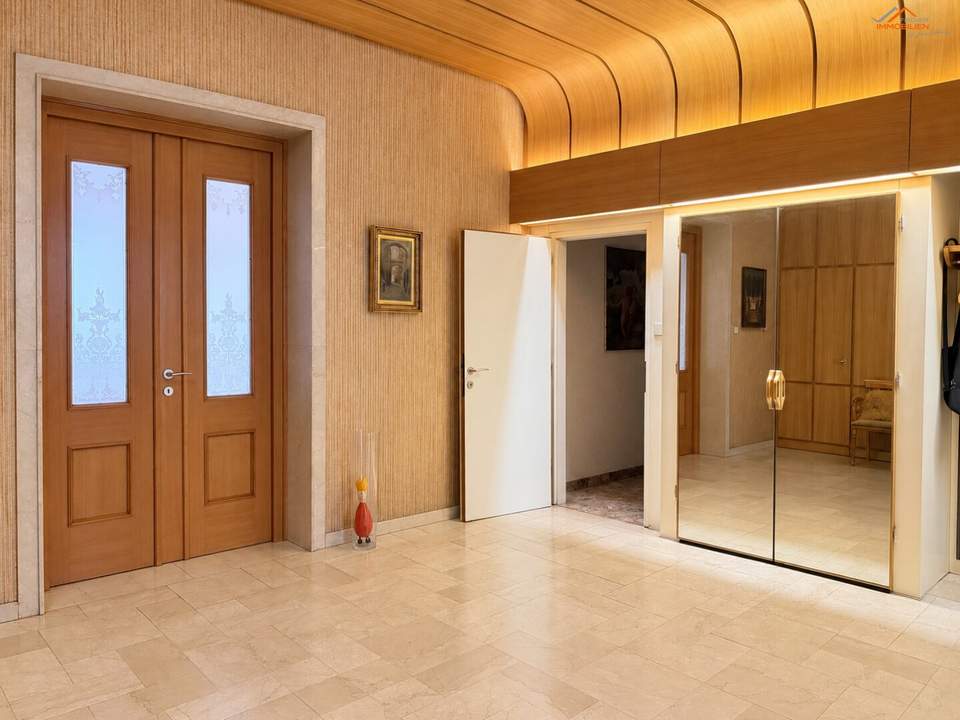 GROSSZÜGIGE WOHNUNG AM MEXIKOPLATZ IDEAL FÜR WOHNEN UND ARBEITEN