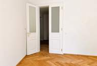 Erstbezug - Toll aufgeteilte, hochwertig sanierte 3 Zimmer Altbauwohnung plus BALKON (Top12)