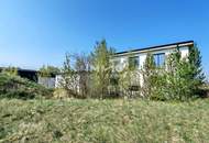 Attraktiver Betriebsstandort: Halle, Büro-/Wohngebäude und großes Grundstück mit Entwicklungspotential